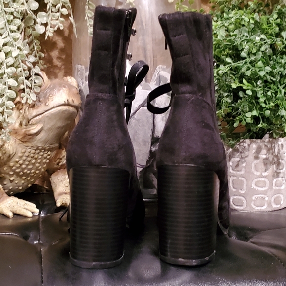 Womens sz 9 black suede booties - Picture 5 of 6